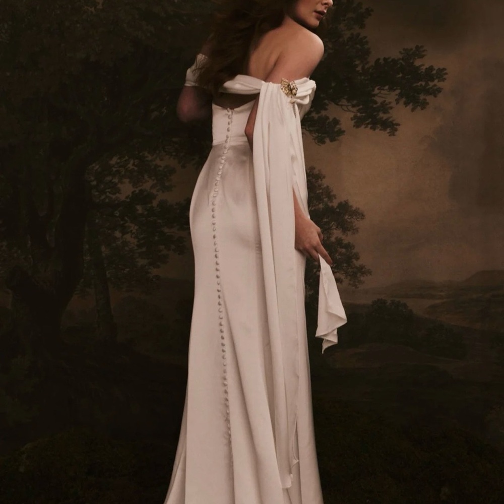 Ava Renhue Wedding Dress - Picture 8 of 9